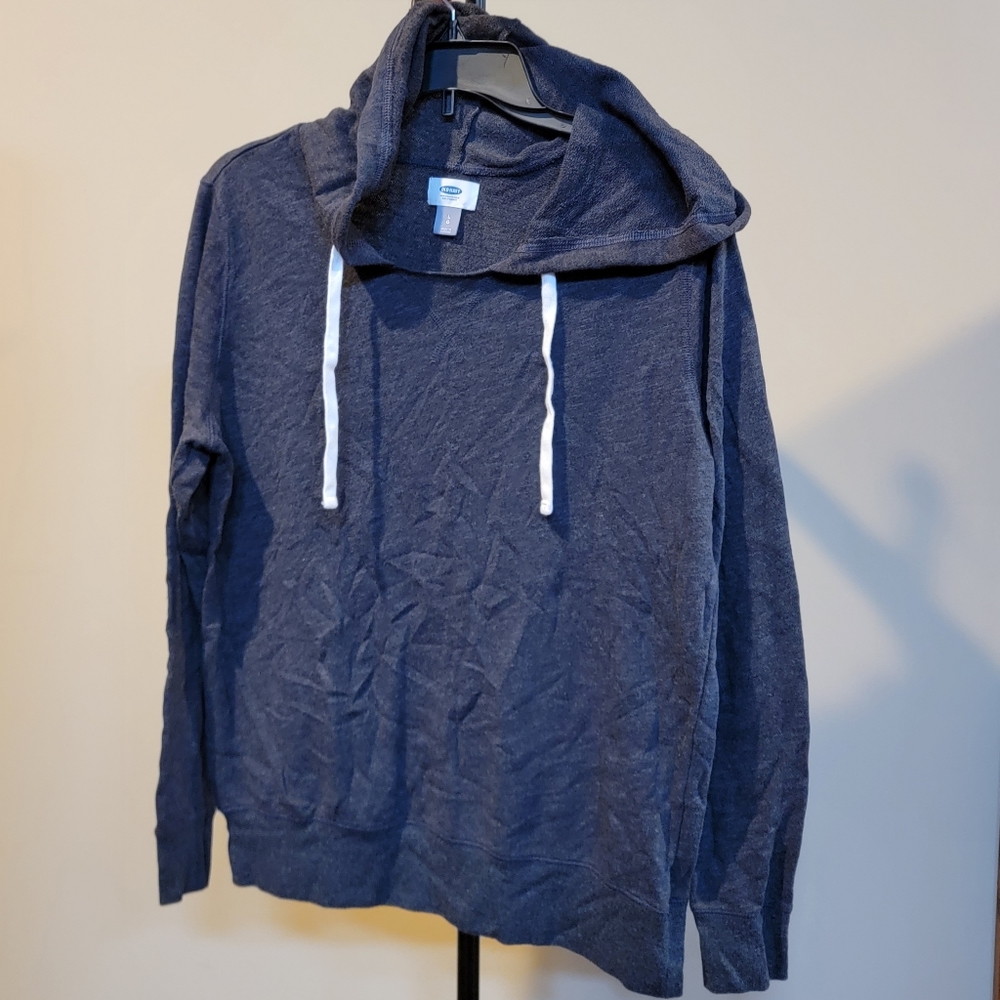 Hooded long sleeved shirt